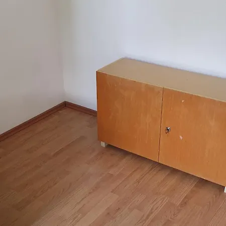 Maxwel Twin In Flat With Shared Bathroom And Kitchen 2 Single Beds Forest 5 Minutes And Playgrounds Are 15 Mins Walking Free Tennis Court Ubytování v soukromí *