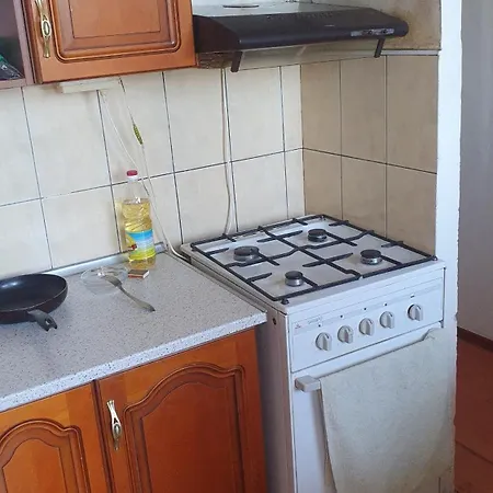 Maxwel Twin In Flat With Shared Bathroom And Kitchen 2 Single Beds Forest 5 Minutes And Playgrounds Are 15 Mins Walking Free Tennis Court * 브라티슬라바